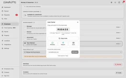 Einladungsdialog im InShift-Admin-Panel: Code VH9DFC, Buttons für WhatsApp, Telegram und E-Mail sowie „Copy invite“