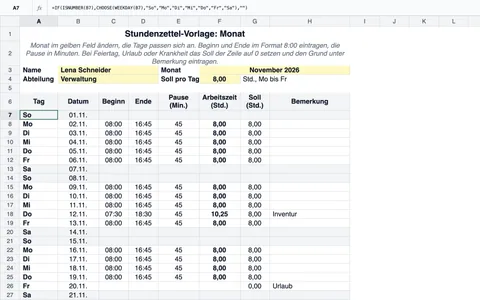 Die Stundenzettel-Vorlage für einen Monat in Excel: November 2026, eine Zeile je Tag mit Wochentag, Datum, Beginn, Ende, Pause in Minuten, Arbeitszeit und Soll, Wochenenden grau, ein Inventurtag mit 10,25 Stunden und ein Urlaubstag mit Soll 0